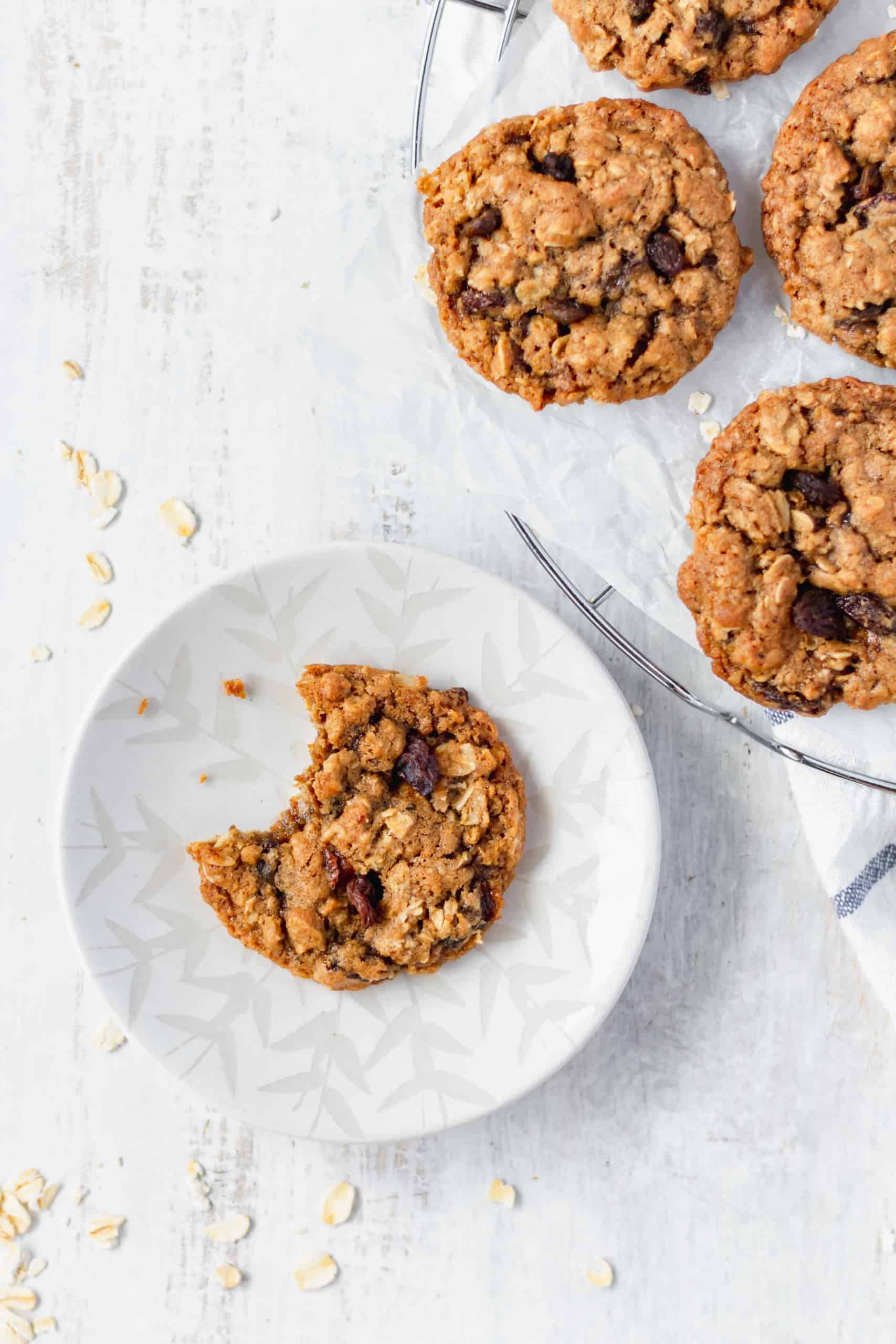 Chewy oatmeal raisin cookies