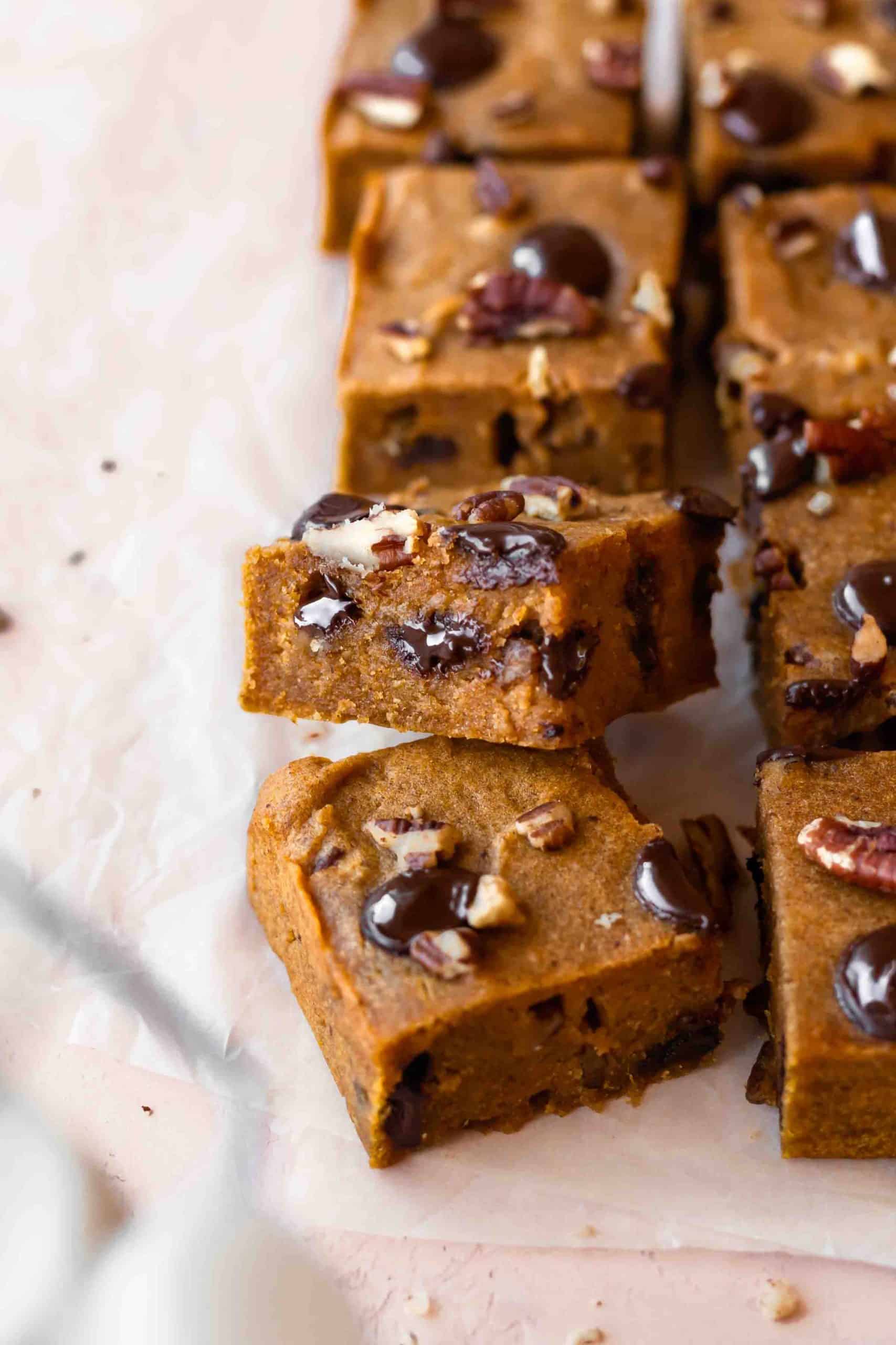 Pumpkin spice blondies with chocolate chips