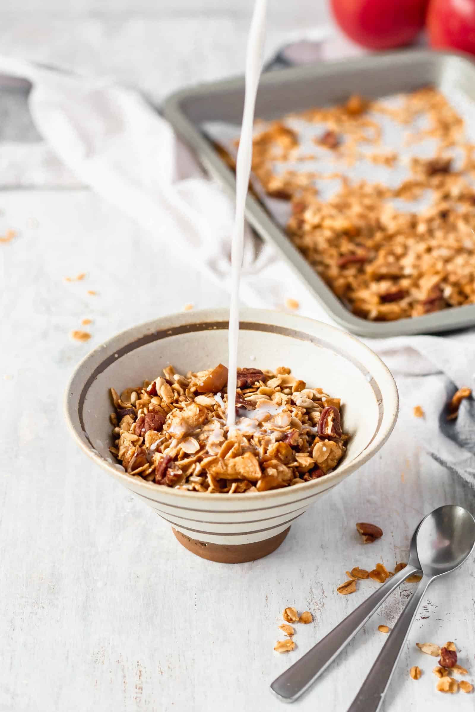 A fun twist on classic granola by adding apples and apple pie spice! A healthy breakfast while enjoying the comforting flavors of apple pie! #applepiegranola #cinnamonapplegranola #applegranola #homemadegranola #healthygranola